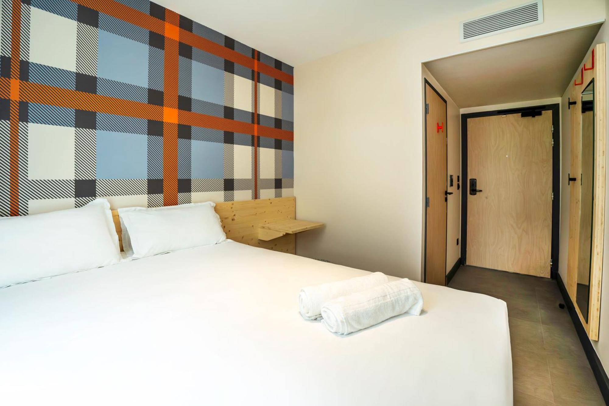 Easyhotel Marseille Euromed Esterno foto