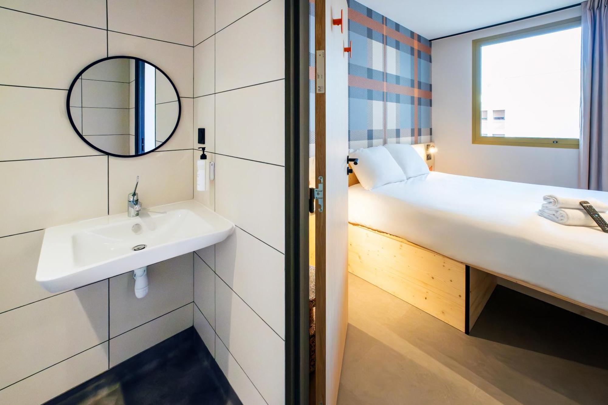 Easyhotel Marseille Euromed Esterno foto