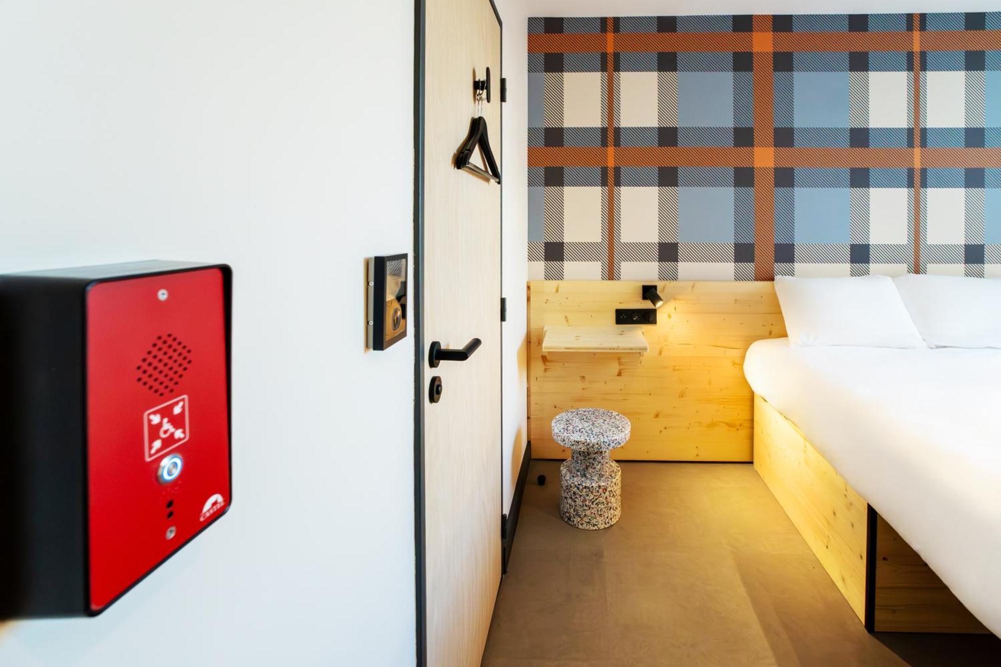 Easyhotel Marseille Euromed Esterno foto