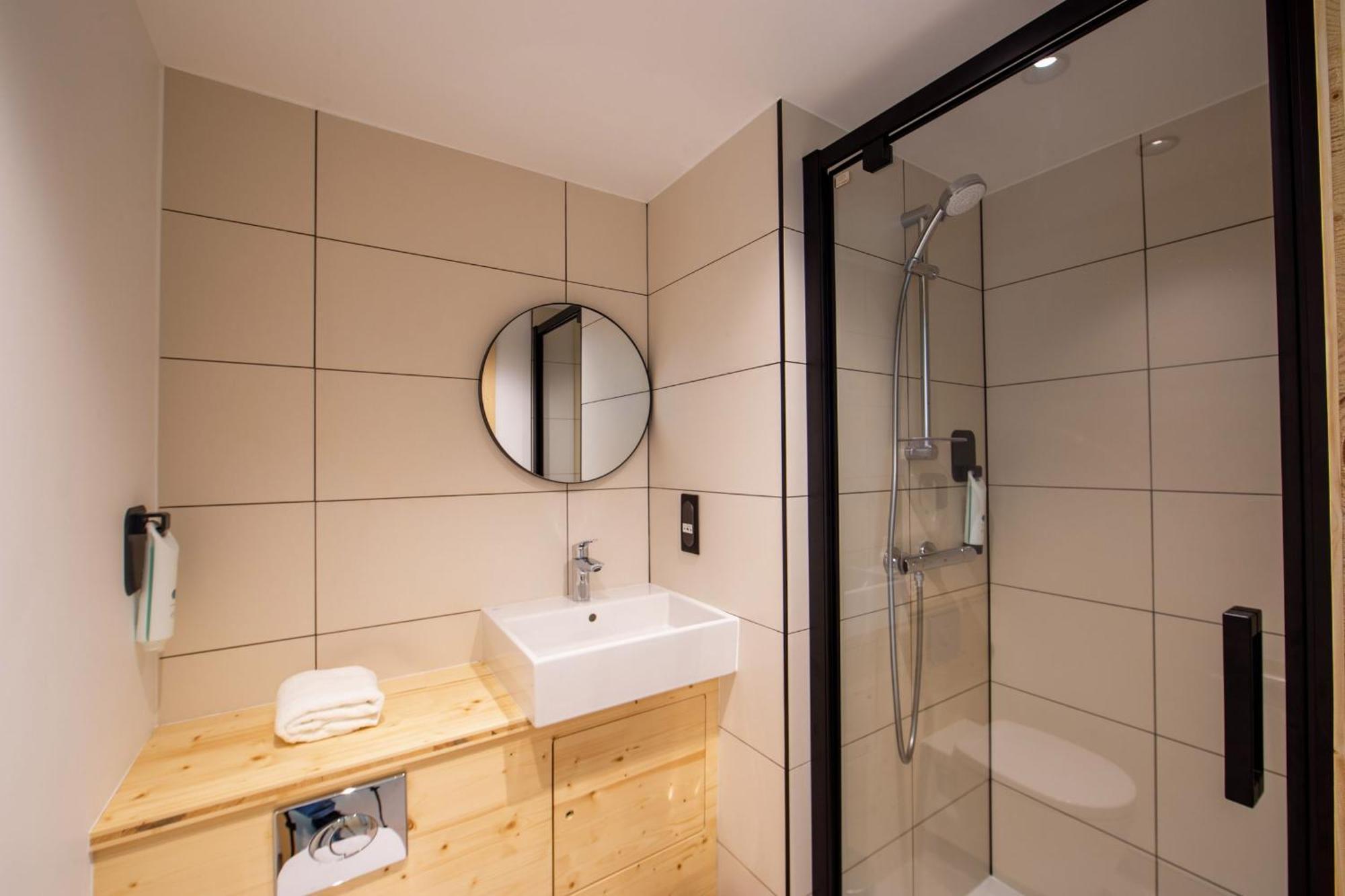 Easyhotel Marseille Euromed Esterno foto
