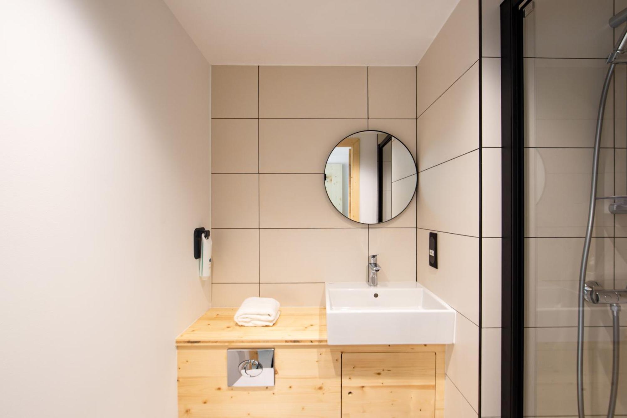 Easyhotel Marseille Euromed Esterno foto